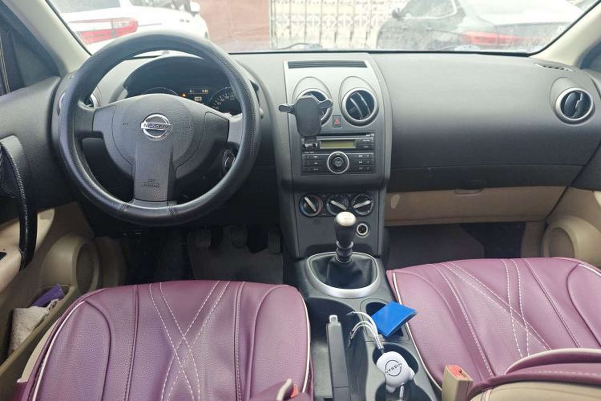 Used Nissan Qashqai 2012 2.0 XL Fire 6MT 2WD Center Console