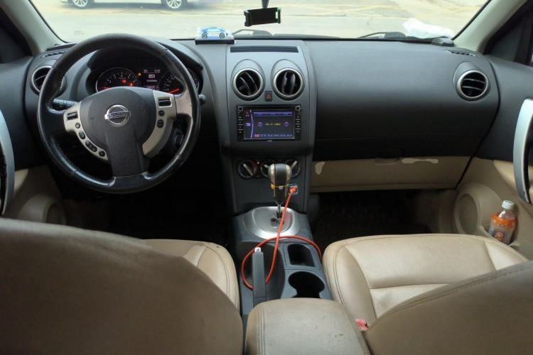 Used Nissan Qashqai 2012 2.0 XL Fire CVT 2WD Center Console