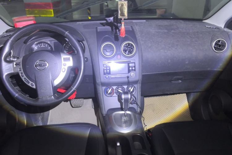 Used Nissan Qashqai 2012 2.0 XL Fire CVT 2WD Center Console
