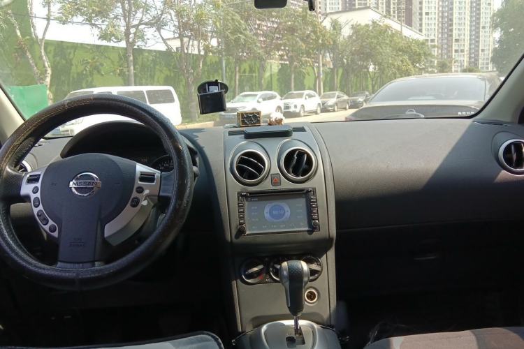 Used Nissan Qashqai 2012 2.0 XL Fire CVT 2WD Center Console