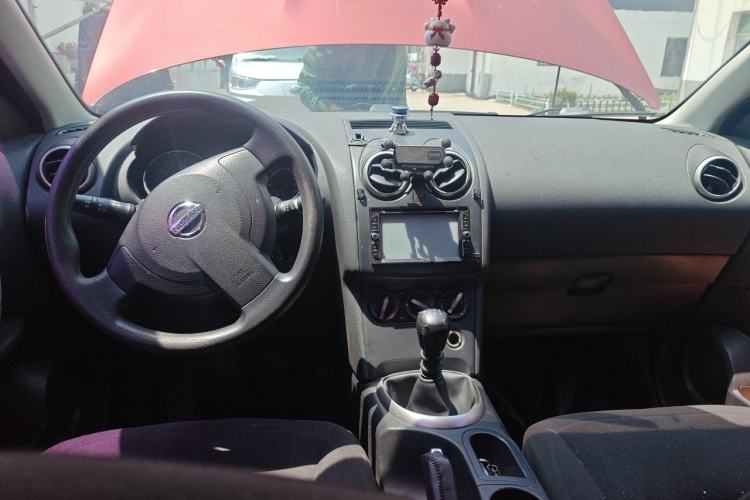 Used Nissan Qashqai 2012 2.0 XL Fire 6MT 2WD Center Console