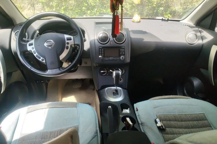Used Nissan Qashqai 2012 2.0 XL Fire CVT 2WD Center Console