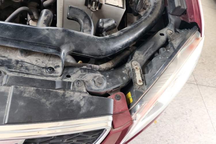 Used Nissan Qashqai 2012 1.6XE Wind 5MT 2WD Engine Bay Left