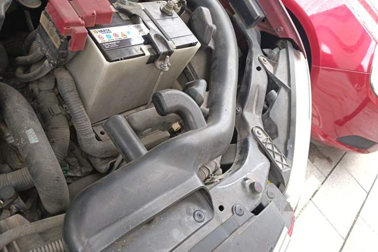 Used Nissan Qashqai 2012 2.0 XL Fire CVT 2WD Engine Bay Left