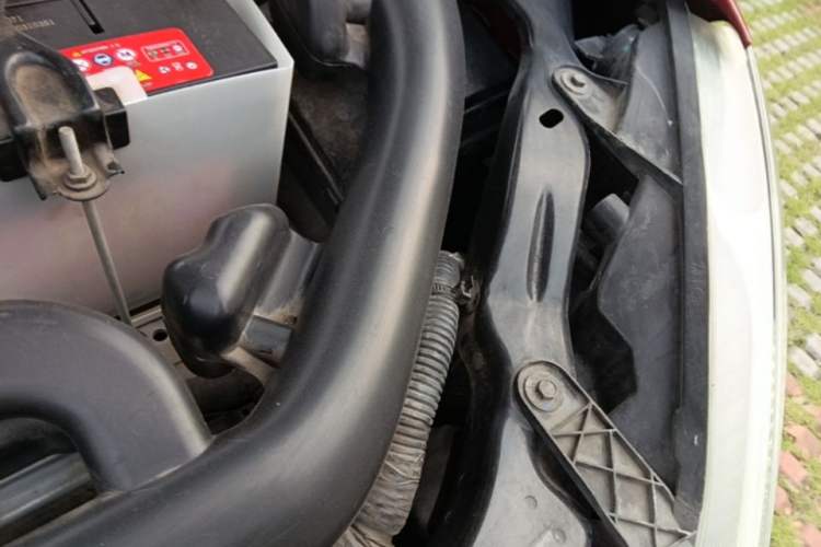 Used Nissan Qashqai 2012 2.0 XL Fire CVT 2WD Engine Bay Left