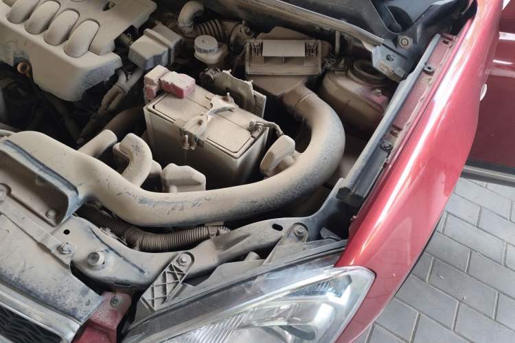 Used Nissan Qashqai 2012 2.0 XL Fire CVT 2WD Engine Bay Left