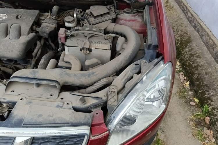 Used Nissan Qashqai 2012 2.0 XL Fire CVT 2WD Engine Bay Left