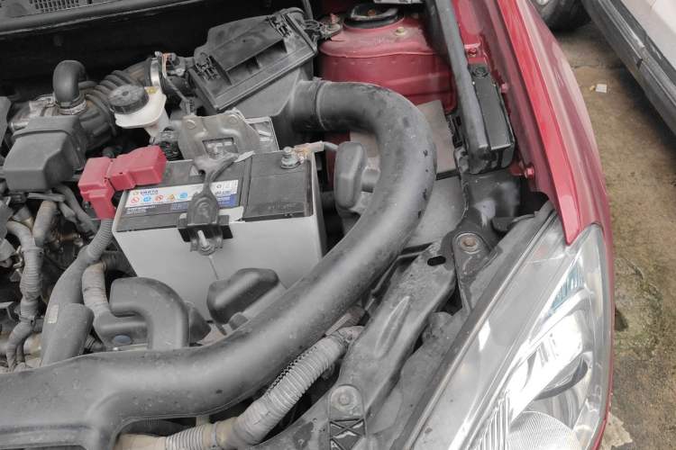Used Nissan Qashqai 2012 2.0 XL Fire CVT 2WD Engine Bay Left
