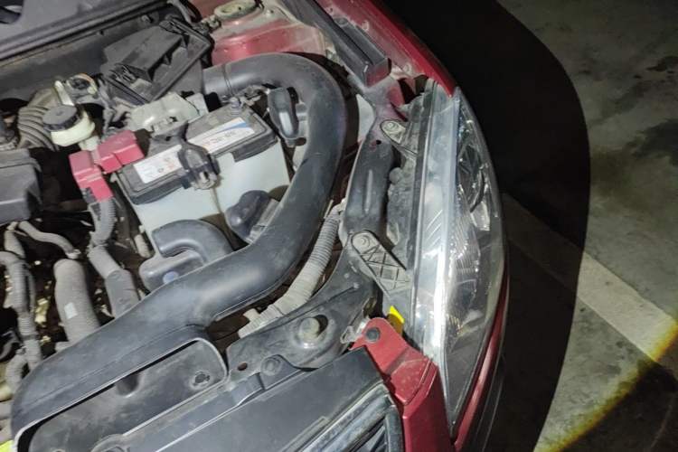 Used Nissan Qashqai 2012 2.0 XL Fire CVT 2WD Engine Bay Left