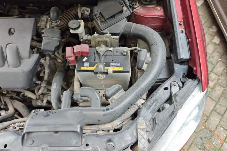Used Nissan Qashqai 2012 2.0 XV LE CVT 2WD Engine Bay Left