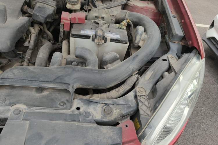 Used Nissan Qashqai 2012 2.0 XL Fire CVT 2WD Engine Bay Left