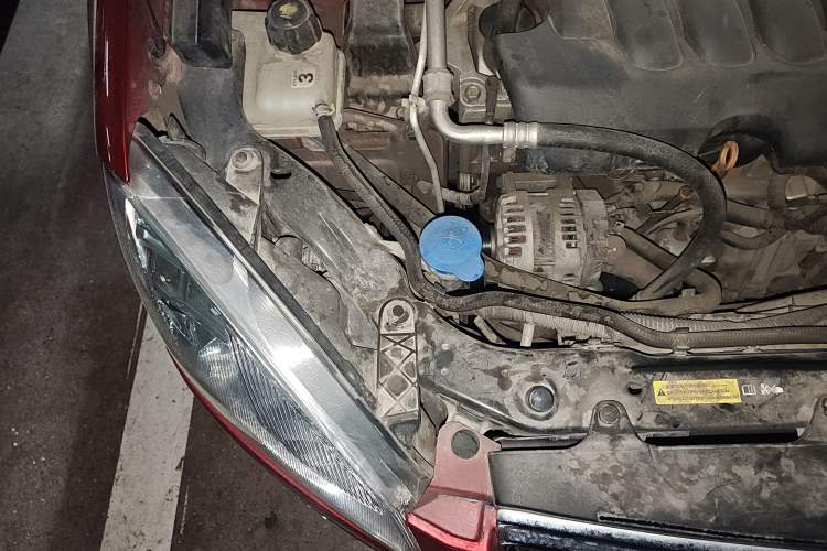 Used Nissan Qashqai 2012 2.0 XV LE CVT 2WD Engine Bay Right
