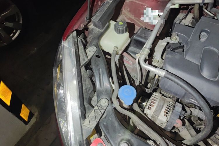 Used Nissan Qashqai 2012 2.0 XL Fire CVT 2WD Engine Bay Right