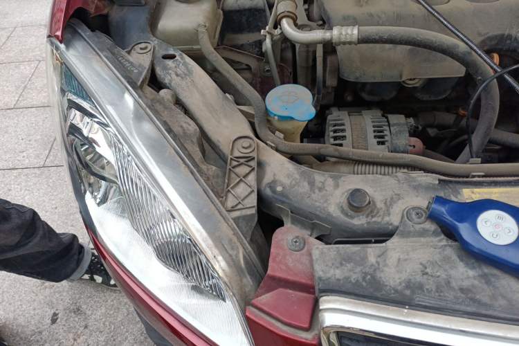 Used Nissan Qashqai 2012 2.0 XL Fire CVT 2WD Engine Bay Right