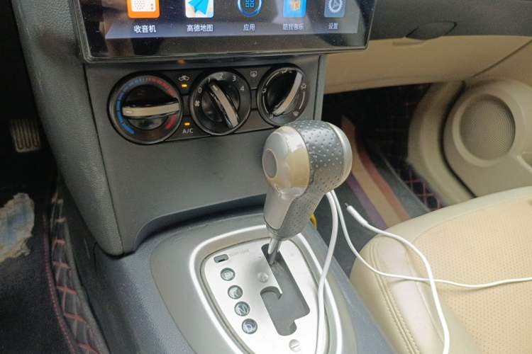 Used Nissan Qashqai 2012 2.0 XL Fire CVT 2WD Gear Lever