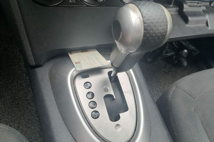 Used Nissan Qashqai 2012 2.0 XL Fire CVT 2WD Gear Lever