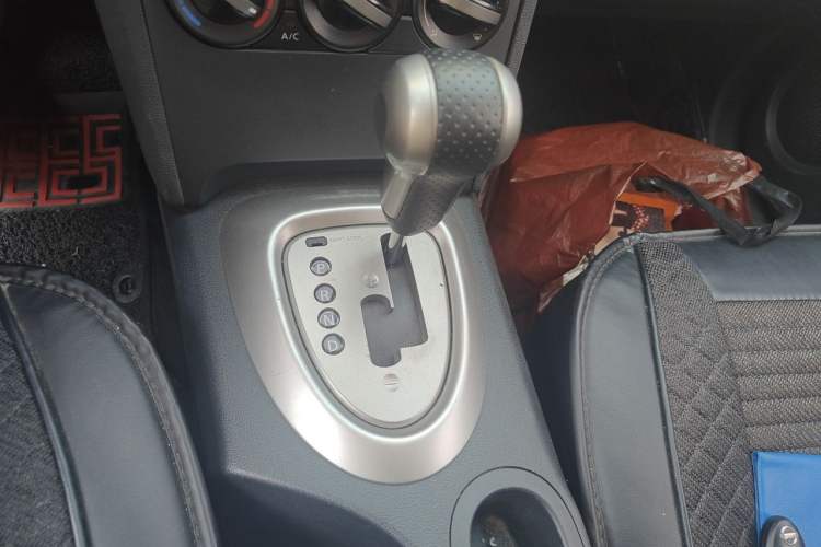 Used Nissan Qashqai 2012 2.0 XL Fire CVT 2WD Gear Lever