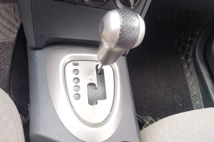 Used Nissan Qashqai 2012 2.0 XL Fire CVT 2WD Gear Lever