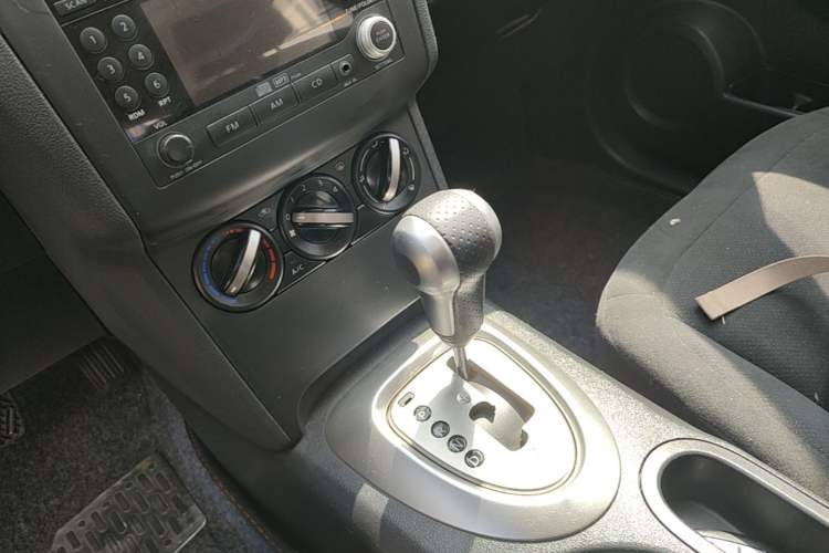 Used Nissan Qashqai 2012 2.0 XL Fire CVT 2WD Gear Lever