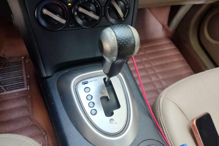 Used Nissan Qashqai 2012 2.0 XL Fire CVT 2WD Gear Lever