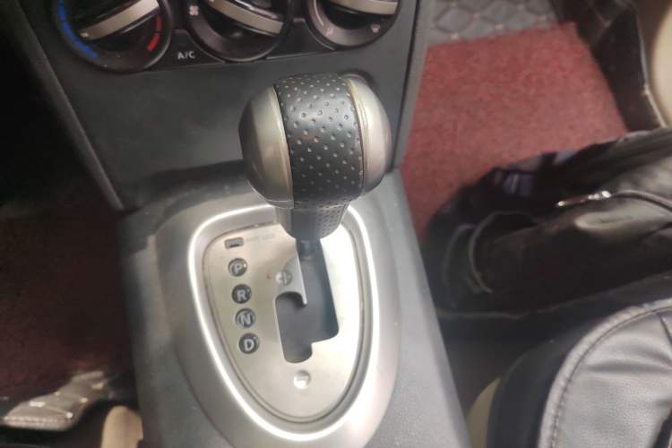 Used Nissan Qashqai 2012 2.0 XL Fire CVT 2WD Gear Lever