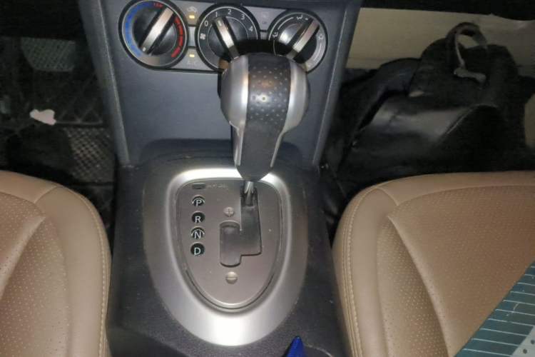 Used Nissan Qashqai 2012 2.0 XL Fire CVT 2WD Gear Lever