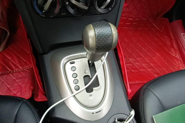 Used Nissan Qashqai 2012 2.0 XL Fire CVT 2WD Gear Lever