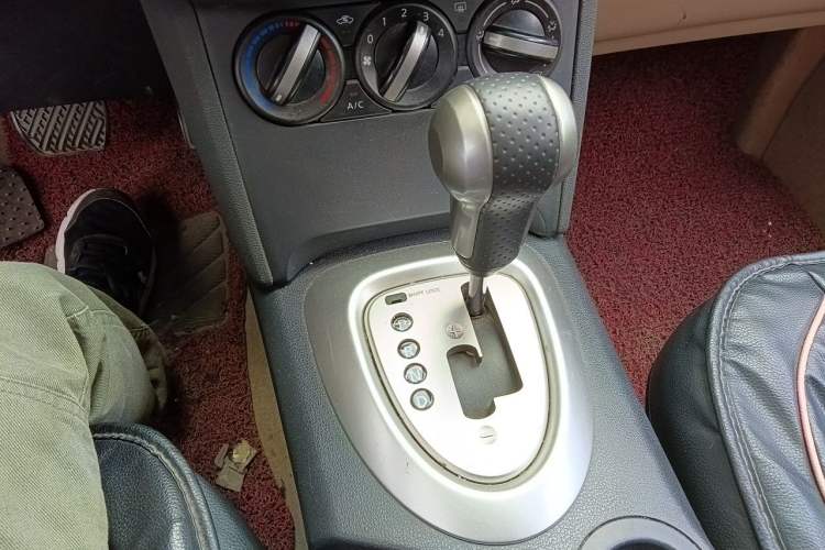 Used Nissan Qashqai 2012 2.0 XL Fire CVT 2WD Gear Lever