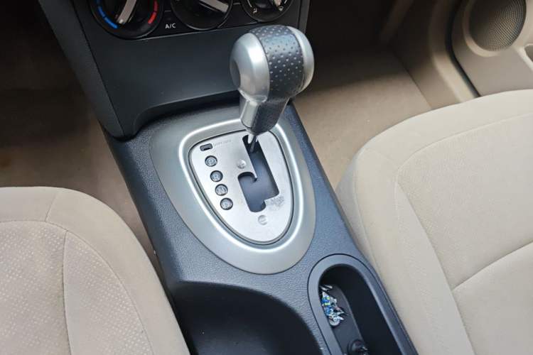 Used Nissan Qashqai 2012 2.0 XL Fire CVT 2WD Gear Lever
