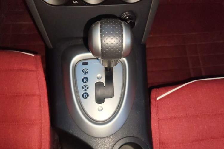 Used Nissan Qashqai 2012 2.0 XL Fire CVT 2WD Gear Lever