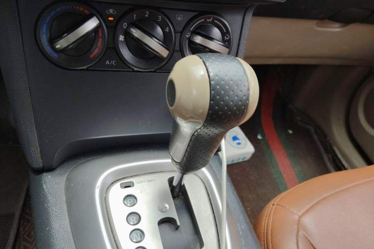 Used Nissan Qashqai 2012 2.0 XL Fire CVT 2WD Gear Lever