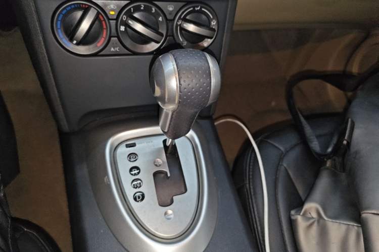 Used Nissan Qashqai 2012 2.0 XL Fire CVT 2WD Gear Lever