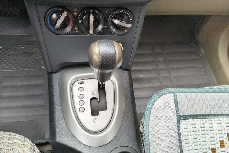 Used Nissan Qashqai 2012 2.0 XL Fire CVT 2WD Gear Lever