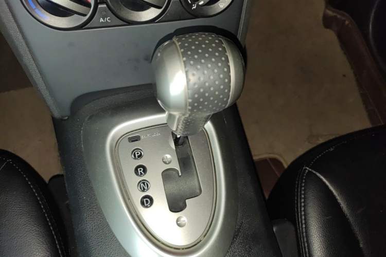 Used Nissan Qashqai 2012 2.0 XL Fire CVT 2WD Gear Lever