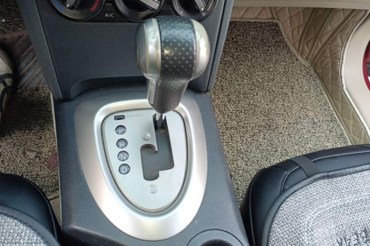 Used Nissan Qashqai 2012 2.0 XL Fire CVT 2WD Gear Lever