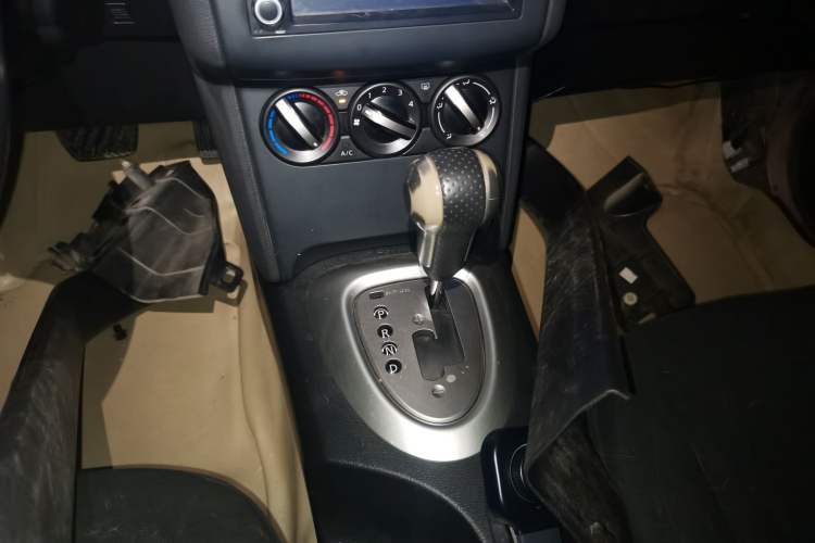 Used Nissan Qashqai 2012 2.0 XL Fire CVT 2WD Gear Lever