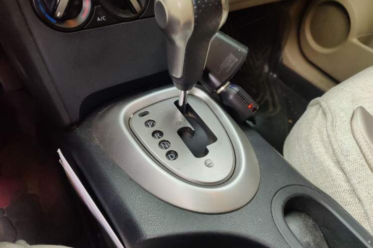 Used Nissan Qashqai 2012 2.0 XL Fire CVT 2WD Gear Lever