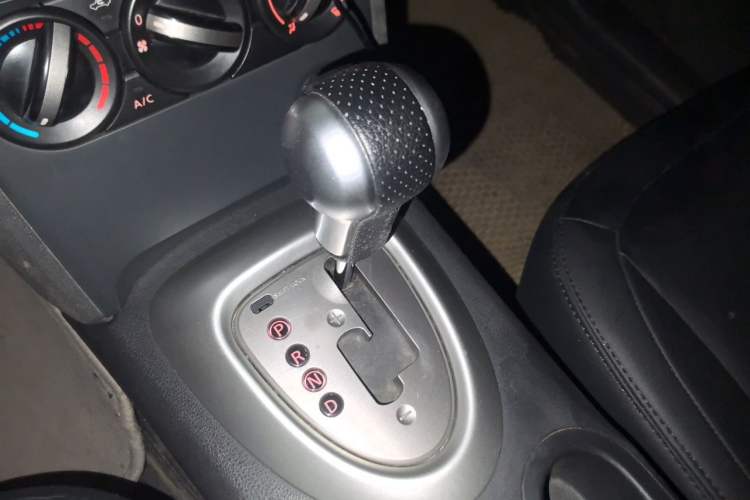 Used Nissan Qashqai 2012 2.0 XL Fire CVT 2WD Gear Lever
