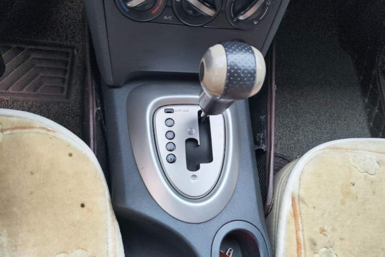 Used Nissan Qashqai 2012 2.0 XL Fire CVT 2WD Gear Lever