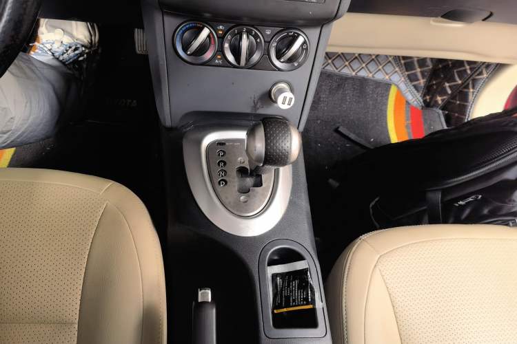 Used Nissan Qashqai 2012 2.0 XL Fire CVT 2WD Gear Lever