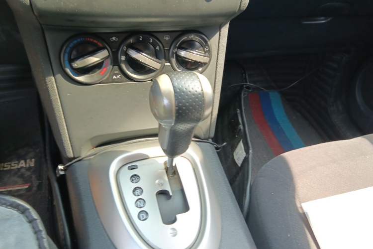 Used Nissan Qashqai 2012 2.0 XL Fire CVT 2WD Gear Lever
