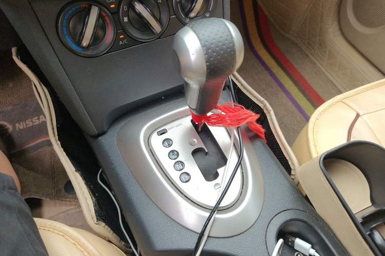 Used Nissan Qashqai 2012 2.0 XL Fire CVT 2WD Gear Lever