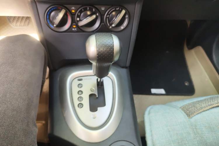 Used Nissan Qashqai 2012 2.0 XL Fire CVT 2WD Gear Lever