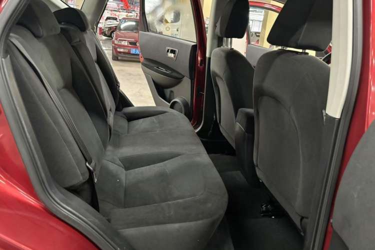 Used Nissan Qashqai 2012 2.0 XL Fire CVT 2WD Interior 5