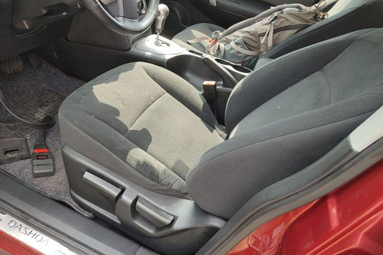 Used Nissan Qashqai 2012 2.0 XL Fire CVT 2WD Left Front Seat
