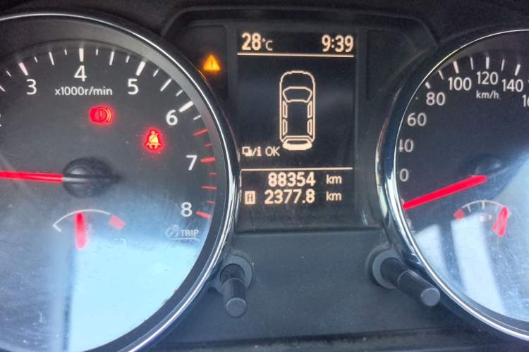 Used Nissan Qashqai 2012 2.0 XL Fire 6MT 2WD Odometer Close Up