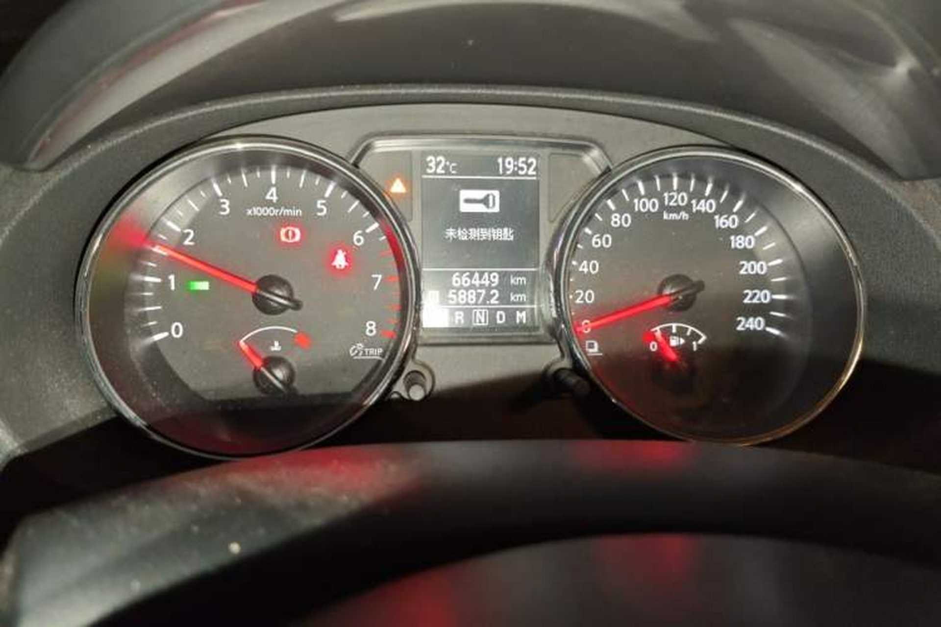Used Nissan Qashqai 2012 2.0 XV LE CVT 2WD Odometer Close Up