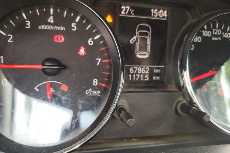 Used Nissan Qashqai 2012 1.6XE Wind 5MT 2WD Odometer Close Up