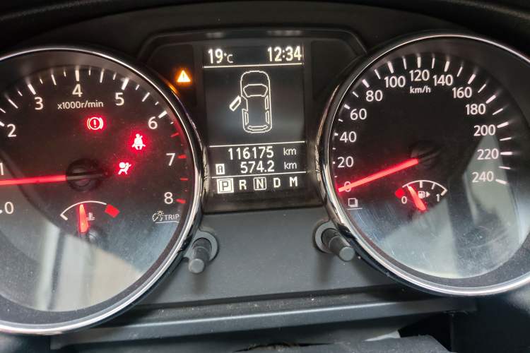 Used Nissan Qashqai 2012 2.0 XL Fire CVT 2WD Odometer Close Up