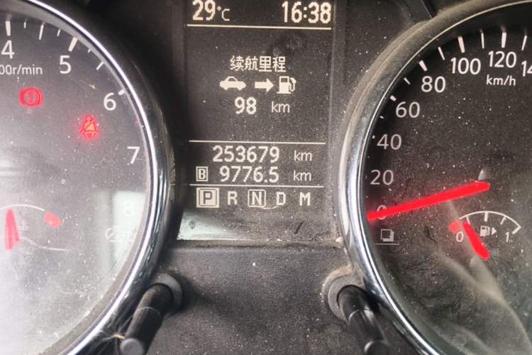 Used Nissan Qashqai 2012 2.0 XL Fire CVT 2WD Odometer Close Up